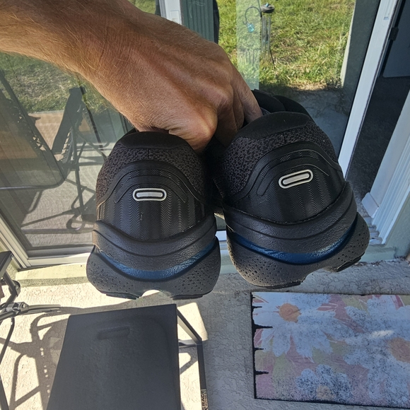 Size 11 Wide 2E - Brooks Ghost Max 2 (MSRP 160$) Ebony Cockatoo Blue Sapphire main image 4